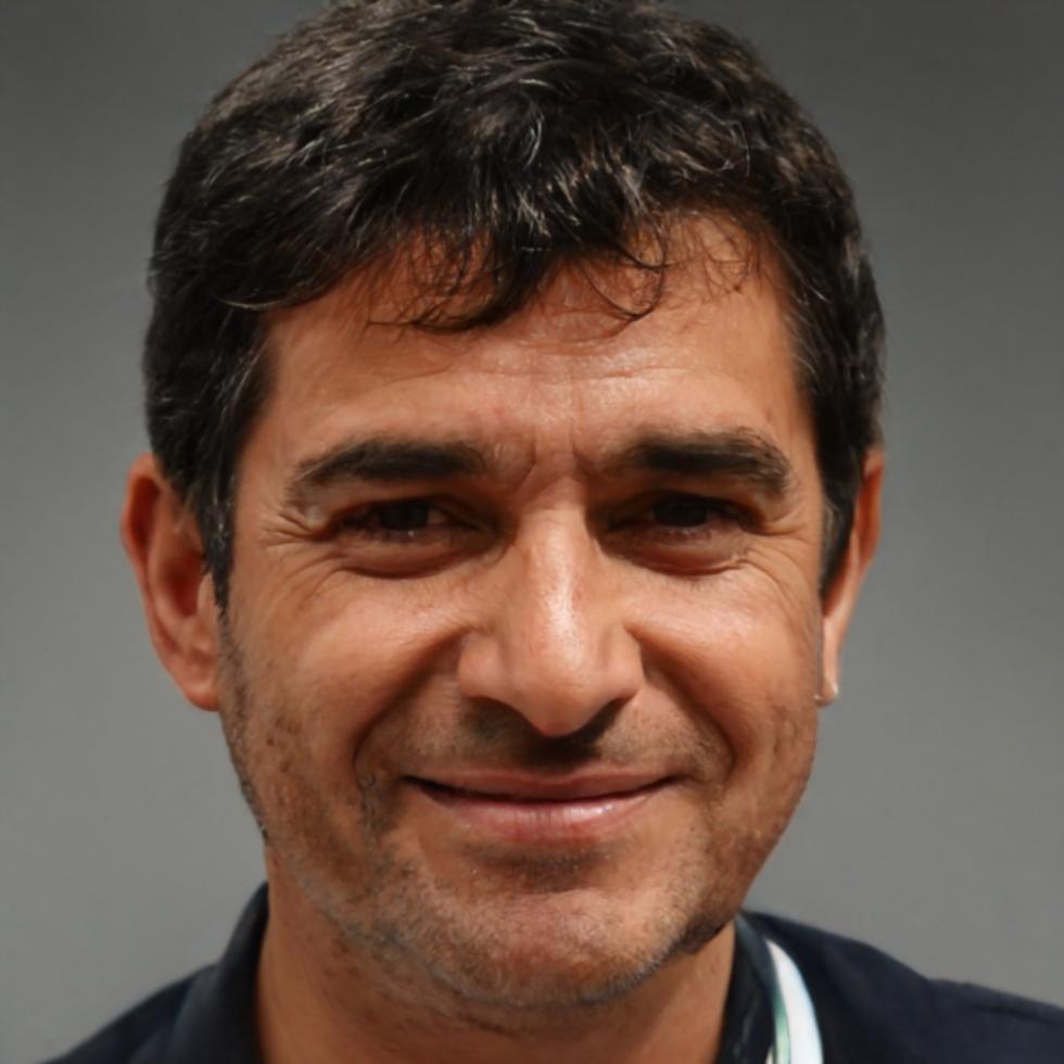 Retrato profesional de Carlos Mendoza